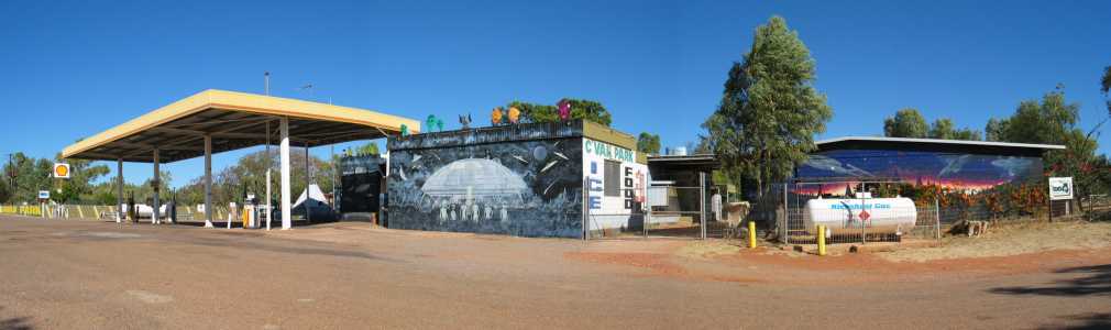 Stuar Hwy, Wycliff Well Roadhouse
