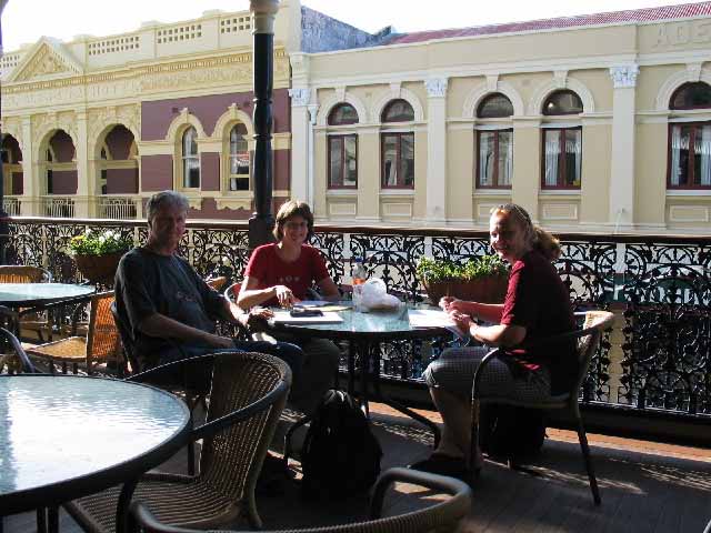 Fremantle, Schule, Hausaufgaben mit Schulkollegin Martina Iten