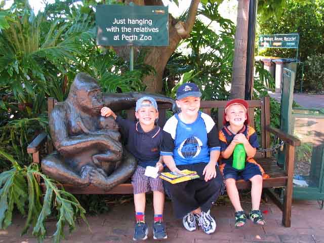 Perth Zoo mit unserer Gastfamilie, (Alex, Johnatan und Daniel)