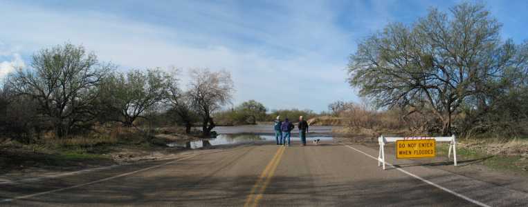 Catalina Mountain State Park, überflutete Strasse "Crossing"