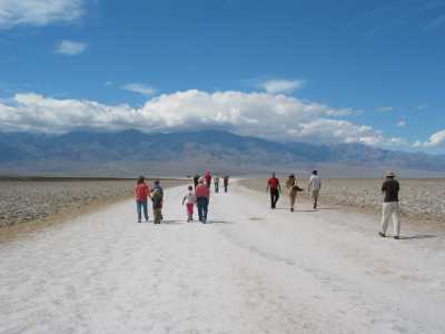 Death Valley, Spaziergang in den Salzsee hinaus